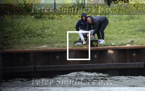 Maarssen 14 april 2020
Wesley Sneijder , zijn broers Rodney en Jeffrey zijn aan het vissen op het Amsterdam Rijn kanaal. Ook een vriend is erbij.
