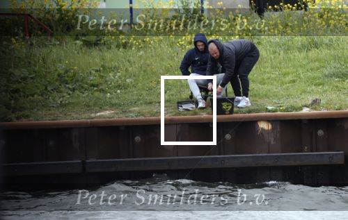Maarssen 14 april 2020
Wesley Sneijder , zijn broers Rodney en Jeffrey zijn aan het vissen op het Amsterdam Rijn kanaal. Ook een vriend is erbij.