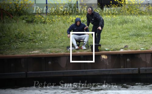 Maarssen 14 april 2020
Wesley Sneijder , zijn broers Rodney en Jeffrey zijn aan het vissen op het Amsterdam Rijn kanaal. Ook een vriend is erbij.