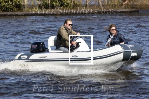 Loosdrecht 4 april 2020
Wesly Bronkhorst aan het varen op de Loosdrechtse plassen met zijn nieuwe vriendin Claudia de Jong.