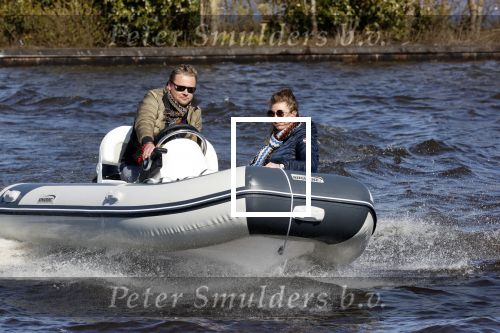 Loosdrecht 4 april 2020
Wesly Bronkhorst aan het varen op de Loosdrechtse plassen met zijn nieuwe vriendin Claudia de Jong.