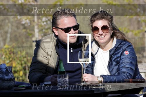Loosdrecht 4 april 2020
Wesly Bronkhorst aan het varen op de Loosdrechtse plassen met zijn nieuwe vriendin Claudia de Jong.