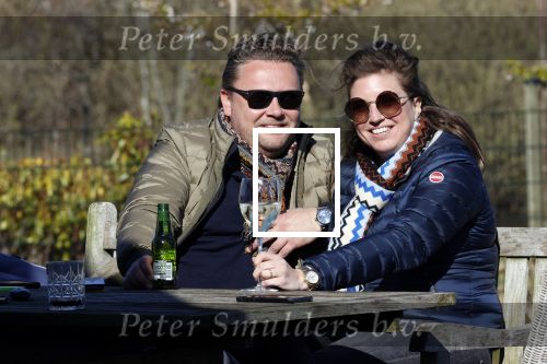 Loosdrecht 4 april 2020
Wesly Bronkhorst aan het varen op de Loosdrechtse plassen met zijn nieuwe vriendin Claudia de Jong.