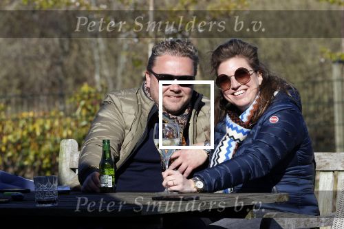 Loosdrecht 4 april 2020
Wesly Bronkhorst aan het varen op de Loosdrechtse plassen met zijn nieuwe vriendin Claudia de Jong.