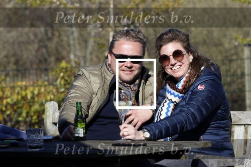 Loosdrecht 4 april 2020
Wesly Bronkhorst aan het varen op de Loosdrechtse plassen met zijn nieuwe vriendin Claudia de Jong.