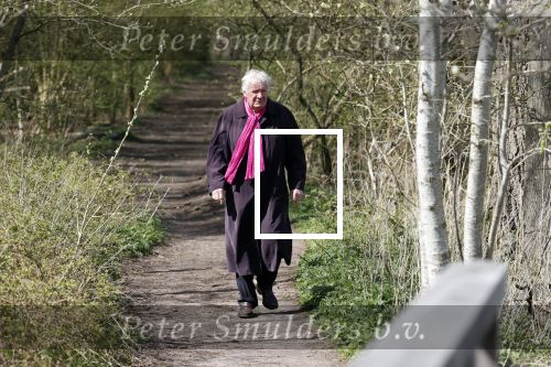 Eemnes Blaricum 7 april 2020
Willibrord Frequin wandelt bijna elke dag 15 km om fit te blijven tijdens deze vreemde corona tijd.