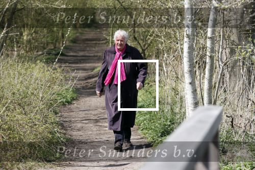 Eemnes Blaricum 7 april 2020
Willibrord Frequin wandelt bijna elke dag 15 km om fit te blijven tijdens deze vreemde corona tijd.