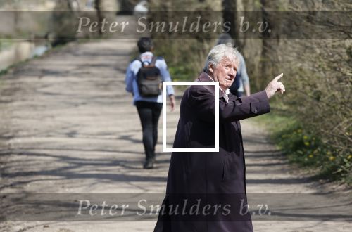 Eemnes Blaricum 7 april 2020
Willibrord Frequin wandelt bijna elke dag 15 km om fit te blijven tijdens deze vreemde corona tijd.