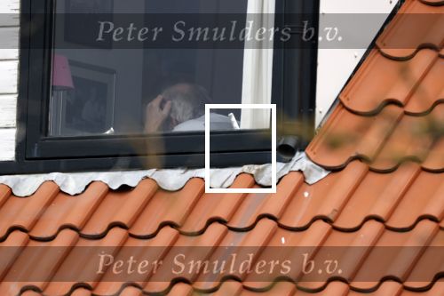 Bergen en Bergen aan Zee 6 april 2020
Debby Petter doet boodschappen in het centrum van Bergen. Daarna gaat ze weer naar  Youp v t Hek zijn vakantiehuis in Bergen aam zee. Later op de dag gaan ze samen een boodschap doen bij een doe het zelver.