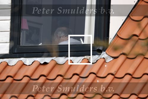 Bergen en Bergen aan Zee 6 april 2020
Debby Petter doet boodschappen in het centrum van Bergen. Daarna gaat ze weer naar  Youp v t Hek zijn vakantiehuis in Bergen aam zee. Later op de dag gaan ze samen een boodschap doen bij een doe het zelver.