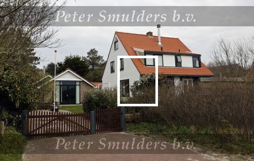 Bergen en Bergen aan Zee 6 april 2020
Debby Petter doet boodschappen in het centrum van Bergen. Daarna gaat ze weer naar  Youp v t Hek zijn vakantiehuis in Bergen aam zee. Later op de dag gaan ze samen een boodschap doen bij een doe het zelver.