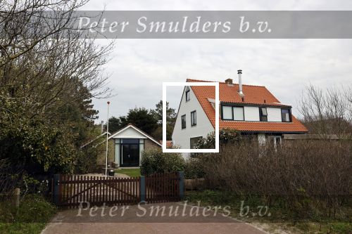 Bergen en Bergen aan Zee 6 april 2020
Debby Petter doet boodschappen in het centrum van Bergen. Daarna gaat ze weer naar  Youp v t Hek zijn vakantiehuis in Bergen aam zee. Later op de dag gaan ze samen een boodschap doen bij een doe het zelver.