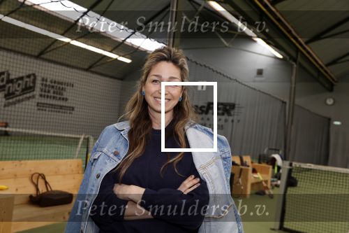 Cruqius 1 april 2020
Diederik v Maren tennist 24 uur voor het ouderenfonds. Diederik tennist oa tegen Zangeres Do Zangeres Dominique v Hulst