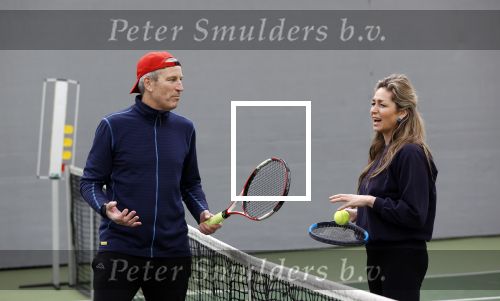 Cruqius 1 april 2020
Diederik v Maren tennist 24 uur voor het ouderenfonds. Diederik tennist oa tegen Zangeres Do Zangeres Dominique v Hulst