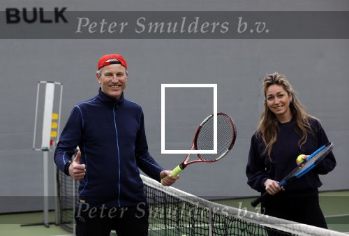 Cruqius 1 april 2020
Diederik v Maren tennist 24 uur voor het ouderenfonds. Diederik tennist oa tegen Zangeres Do Zangeres Dominique v Hulst