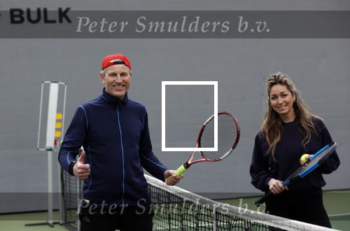 Cruqius 1 april 2020
Diederik v Maren tennist 24 uur voor het ouderenfonds. Diederik tennist oa tegen Zangeres Do Zangeres Dominique v Hulst