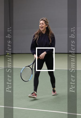 Cruqius 1 april 2020
Diederik v Maren tennist 24 uur voor het ouderenfonds. Diederik tennist oa tegen Zangeres Do Zangeres Dominique v Hulst