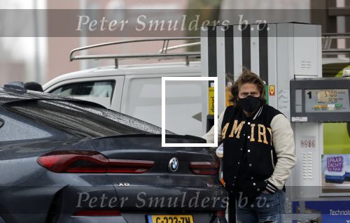 Bergschenhoek Den Haag Mijdrecht Rotterdam 12 maart 2021
Andre Hazes staat te tanken