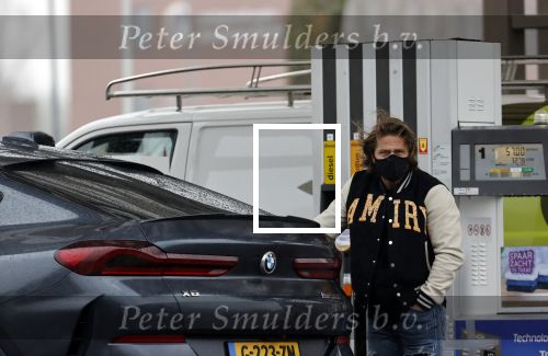 Bergschenhoek Den Haag Mijdrecht Rotterdam 12 maart 2021
Andre Hazes staat te tanken