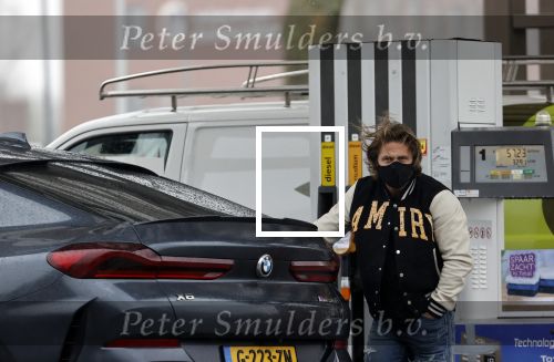 Bergschenhoek Den Haag Mijdrecht Rotterdam 12 maart 2021
Andre Hazes staat te tanken