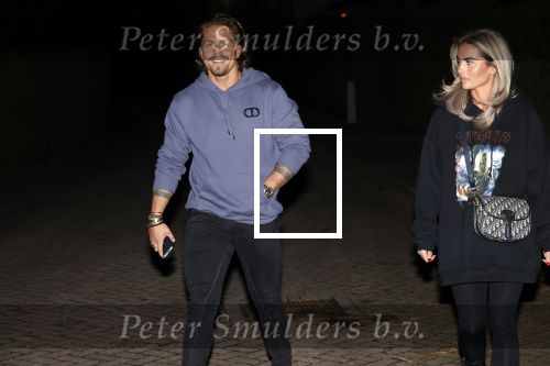 Bergschenhoek 13 maart 2021
Andre Hazes en Sarah v Soelen lopen buiten op straat.