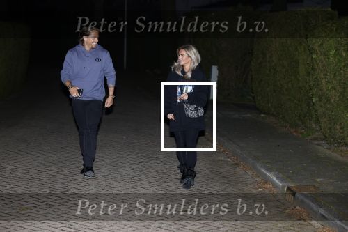Bergschenhoek 13 maart 2021
Andre Hazes en Sarah v Soelen lopen buiten op straat.
