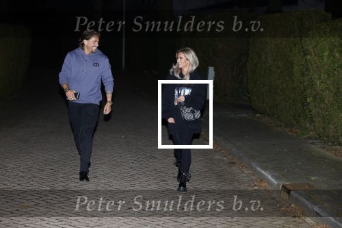 Bergschenhoek 13 maart 2021
Andre Hazes en Sarah v Soelen lopen buiten op straat.