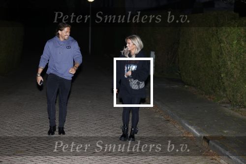 Bergschenhoek 13 maart 2021
Andre Hazes en Sarah v Soelen lopen buiten op straat.