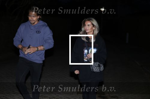 Bergschenhoek 13 maart 2021
Andre Hazes en Sarah v Soelen lopen buiten op straat.