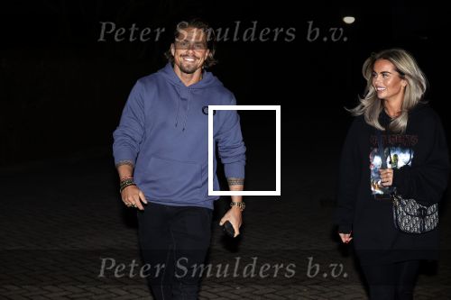 Bergschenhoek 13 maart 2021
Andre Hazes en Sarah v Soelen lopen buiten op straat.