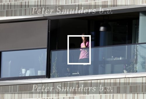 Amsterdam 25 maart 2021
Bilal Wahib rookt sigaret op zijn balkon van zijn appartement