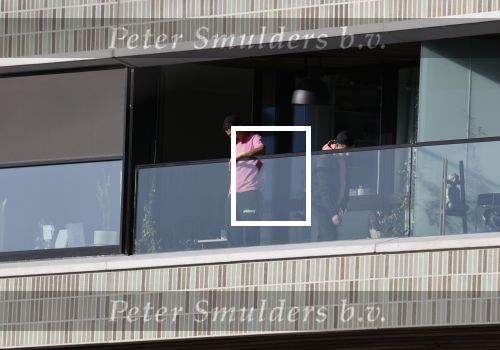 Amsterdam 25 maart 2021
Bilal Wahib rookt sigaret op zijn balkon van zijn appartement