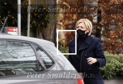 Amsterdam 18 maart 2021
Caroline Tensen koopt bloemen in Amsterdam zuid