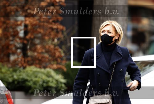 Amsterdam 18 maart 2021
Caroline Tensen koopt bloemen in Amsterdam zuid