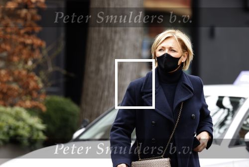 Amsterdam 18 maart 2021
Caroline Tensen koopt bloemen in Amsterdam zuid