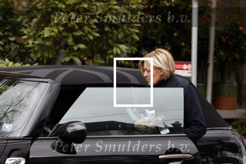 Amsterdam 18 maart 2021
Caroline Tensen koopt bloemen in Amsterdam zuid