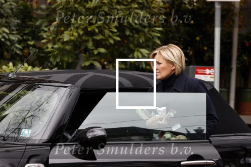 Amsterdam 18 maart 2021
Caroline Tensen koopt bloemen in Amsterdam zuid