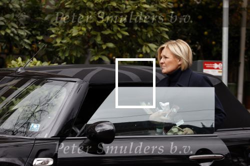 Amsterdam 18 maart 2021
Caroline Tensen koopt bloemen in Amsterdam zuid
