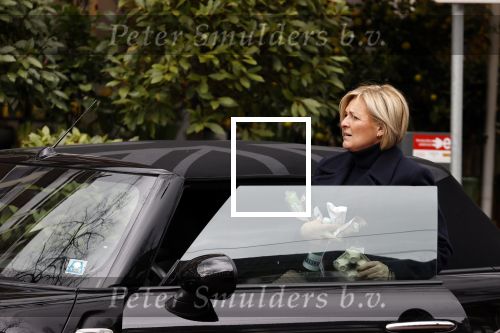 Amsterdam 18 maart 2021
Caroline Tensen koopt bloemen in Amsterdam zuid