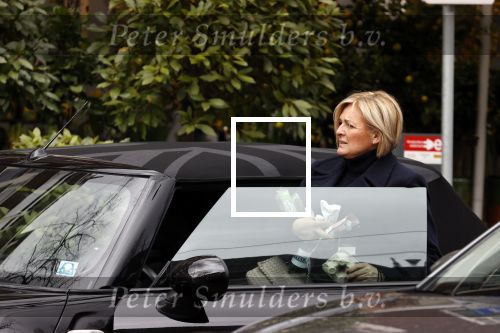 Amsterdam 18 maart 2021
Caroline Tensen koopt bloemen in Amsterdam zuid