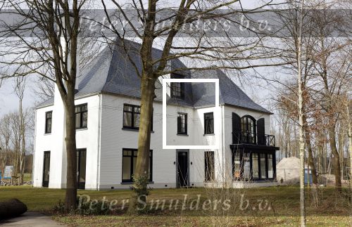 Noordwijkerhout 17 maart 2021
Dirk Kuijt heeft een nieuw huis /villa gekocht op Sancta Maria
