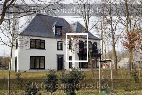 Noordwijkerhout 17 maart 2021
Dirk Kuijt heeft een nieuw huis /villa gekocht op Sancta Maria