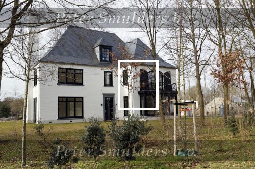 Noordwijkerhout 17 maart 2021
Dirk Kuijt heeft een nieuw huis /villa gekocht op Sancta Maria