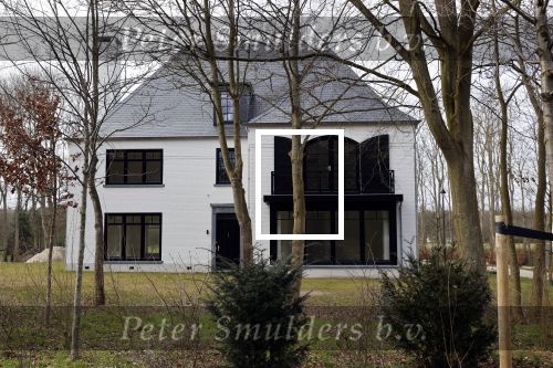 Noordwijkerhout 17 maart 2021
Dirk Kuijt heeft een nieuw huis /villa gekocht op Sancta Maria