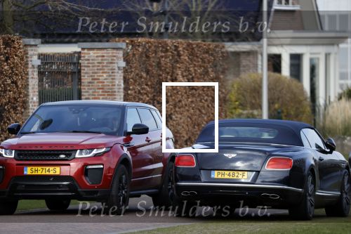 Bergschenhoek 11 maart 2021
Sarah v Soelen de nieuwe vriendin van Andre Hazes . Ze gaat met de Bentley met haar moeder naar schoonheidssalon. . Djarno Hofland komt bij Andre een pakketje brengen