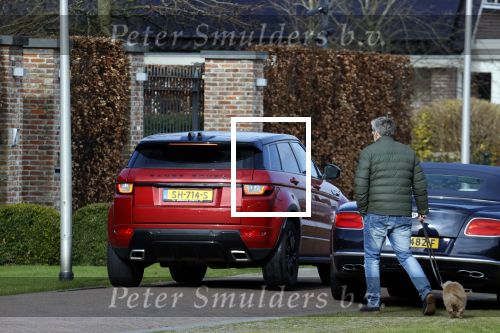Bergschenhoek 11 maart 2021
Sarah v Soelen de nieuwe vriendin van Andre Hazes . Ze gaat met de Bentley met haar moeder naar schoonheidssalon. . Djarno Hofland komt bij Andre een pakketje brengen