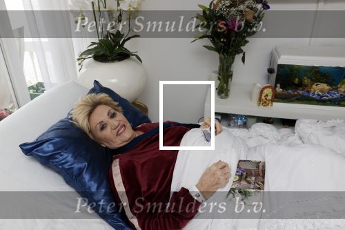 Amsterdam 13 maart 2021
Hanny Veerkamp is thuis vanuit het ziekenhuis nadat ze ongeluk in haar woonark heeft gehad.