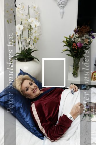 Amsterdam 13 maart 2021
Hanny Veerkamp is thuis vanuit het ziekenhuis nadat ze ongeluk in haar woonark heeft gehad.