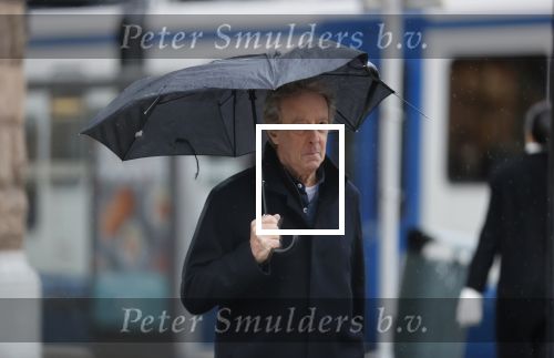 Amsterdam 16 maart 2021
Hans v Willigenburg onder paraplu in Amsterdam zuid.