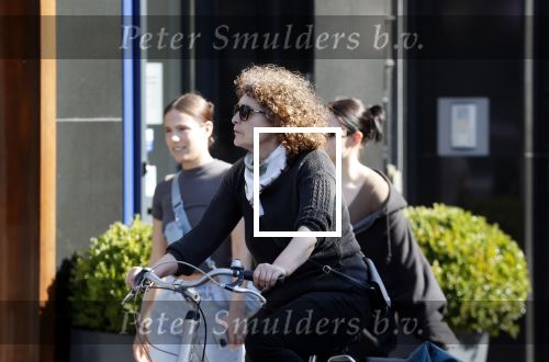 Amsterdam 30maart 2021
Henriette Tol op de fiets in Amsterdam zuid